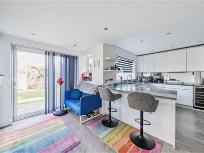 Kitchen/Breakfast Room: